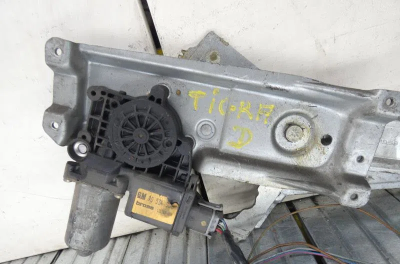 Mecanisme  moteur lève-glace avant droit OPEL TIGRA 1 COUPE occasion