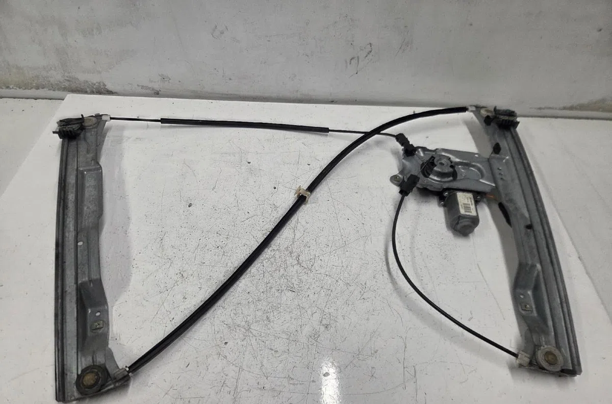 Mecanisme  moteur lève-glace avant droit RENAULT CLIO 3 PHASE 1 occasion