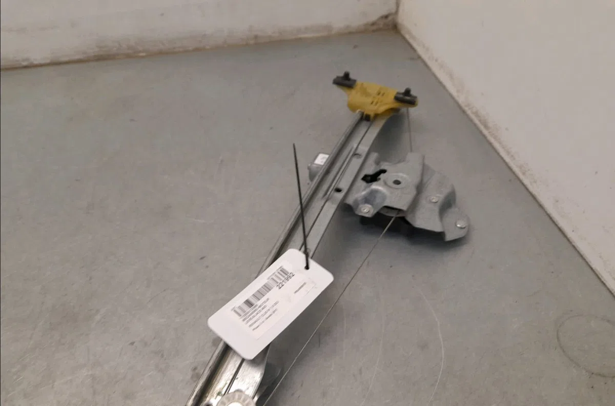 Mecanisme  moteur lève-glace avant droit Renault CLIO IV (BH_) 1.5 dci 75 (2012) 5 portes occasion