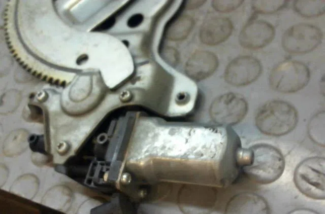 Mecanisme  moteur lève-glace avant droit Suzuki SX4 (EY, GY) 1.9 ddis 4x4 (rw 419d) (2006) occasion