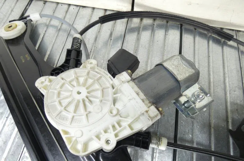Mecanismemoteur leve-glace avg BMW SERIE 5 E60 PHASE 1 occasion