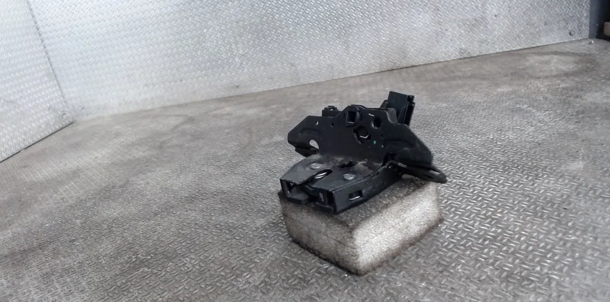 Moteur electrique de hayon-coffre OPEL ASTRA J  ASTRA J PHASE 1 occasion