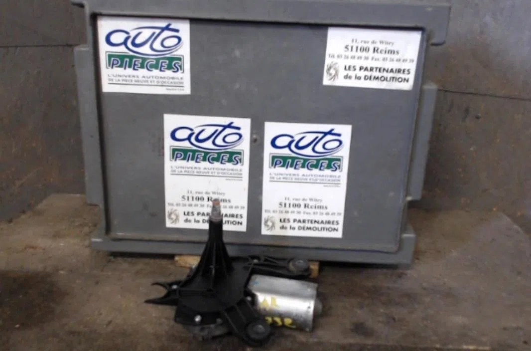Moteur essuie-glace ar gauche OPEL COMBO C PHASE 1 occasion