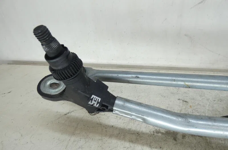 Moteur essuie-glace avant BMW SERIE 1 E87 PHASE 1 occasion