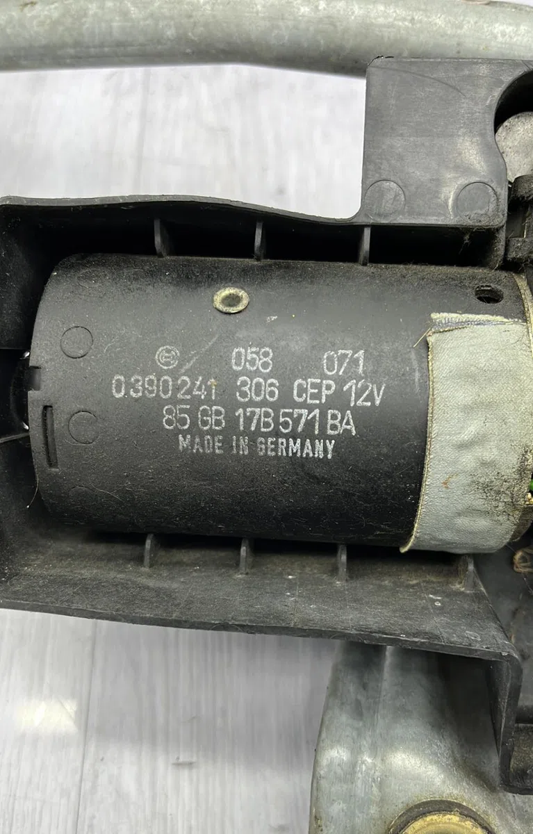 Moteur essuie-glace avant FORD FIESTA 3 PHASE 1 occasion