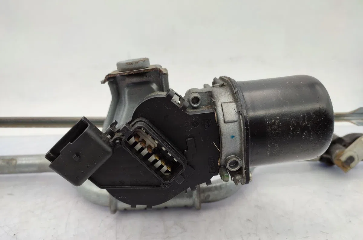 Moteur essuie-glace avant RENAULT CLIO 2 CAMPUS PHASE 1 occasion
