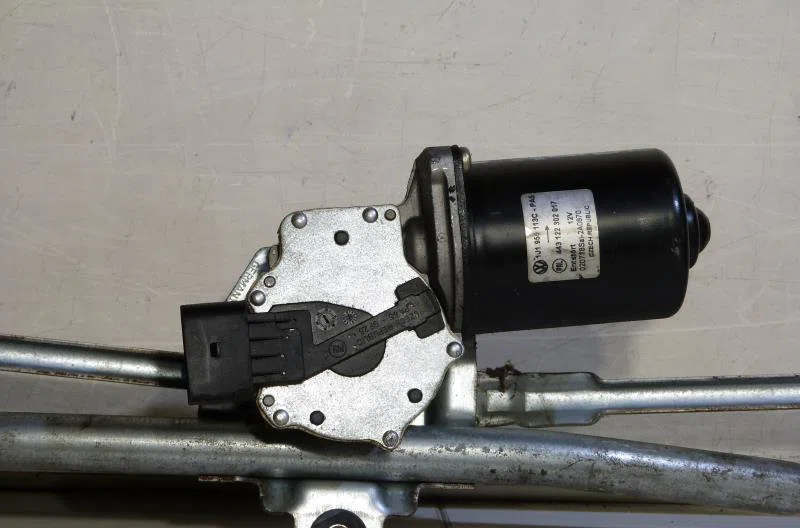 Moteur essuie-glace avant VOLKSWAGEN BORA occasion