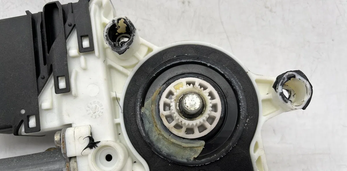Moteur leve-vitre arg VOLKSWAGEN GOLF 4 occasion
