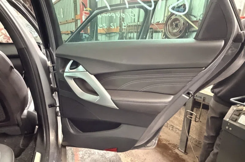 Panneau de porte arriere droit pour DS DS5 PHASE 2