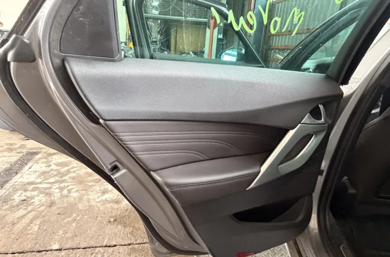 Panneau de porte arriere gauche pour DS DS5 PHASE 2
