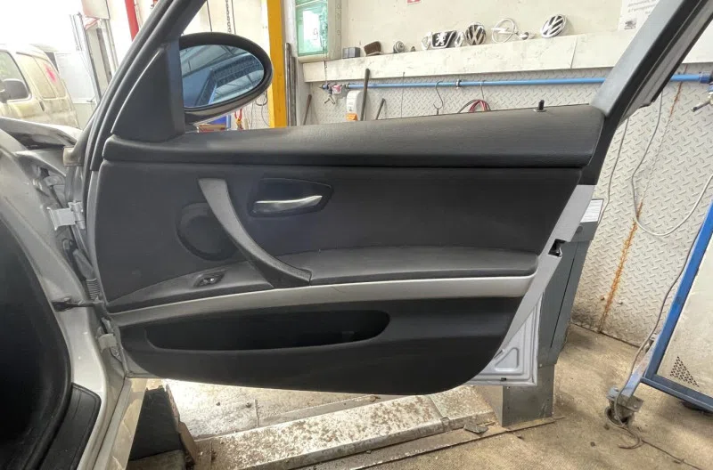 Panneau de porte avant droit pour BMW SERIE 3 E90 PHASE 1