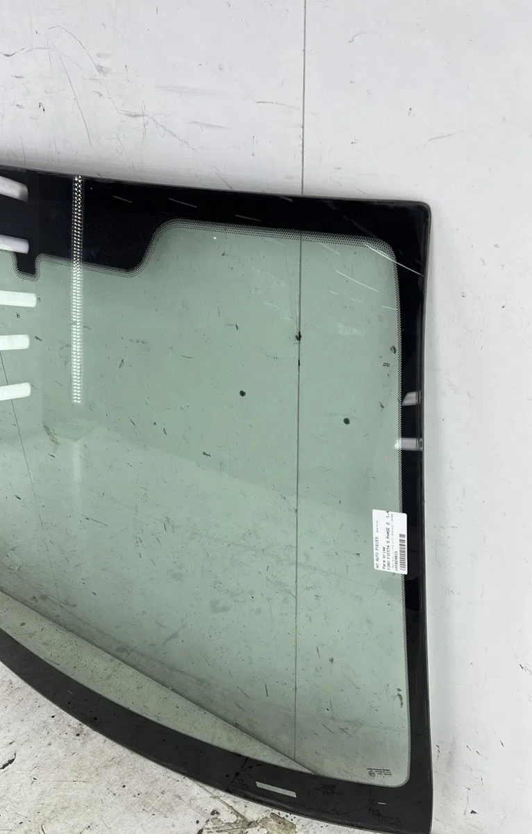 Pare-brise FORD FIESTA 5 PHASE 2 occasion