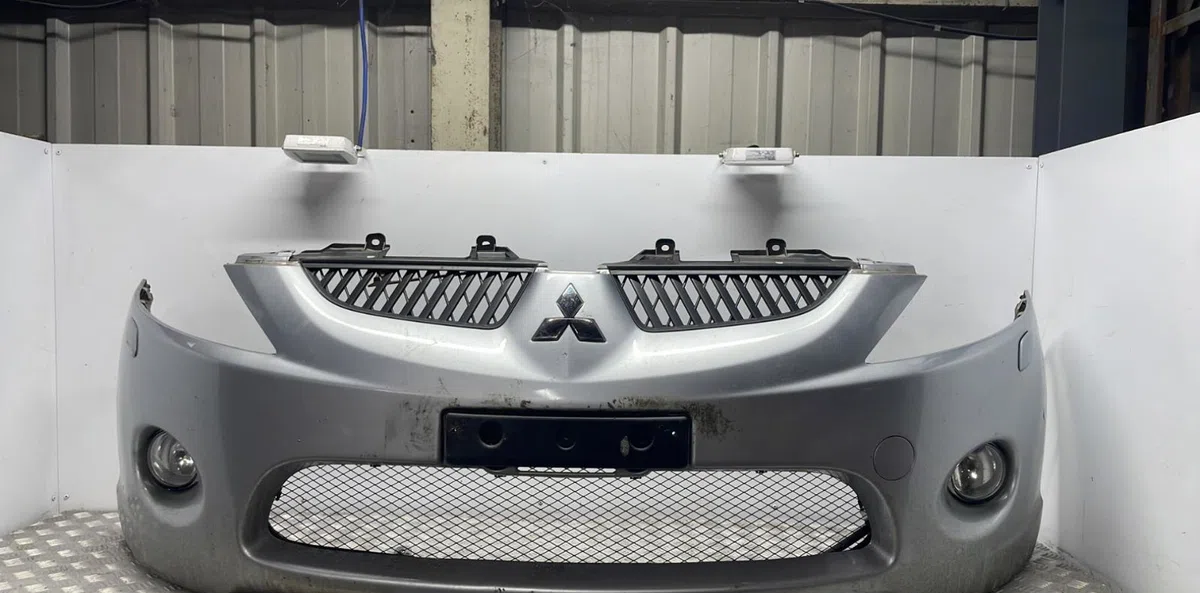 Pare-choc avant MITSUBISHI GRANDIS occasion