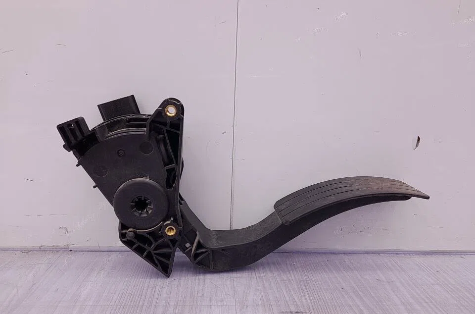 Pedale accelerateur RENAULT CLIO 4 PHASE 1 occasion