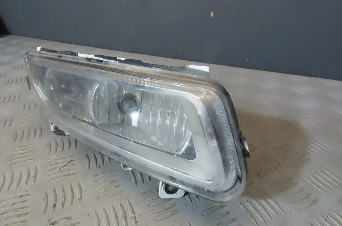 Phare antibrouillard avant droit VOLKSWAGEN POLO 2010 occasion