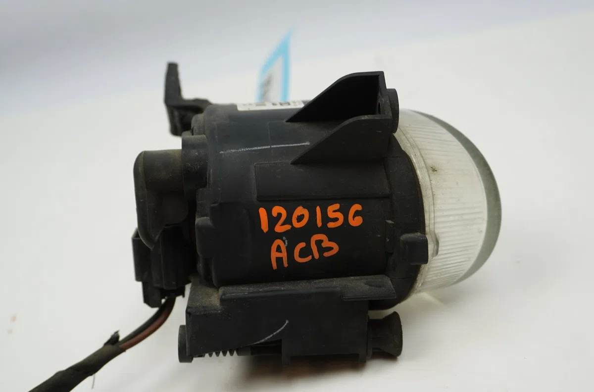 Phare antibrouillard avant gauche Audi A3 (8P1) 1.6 tdi (2009-2012) occasion