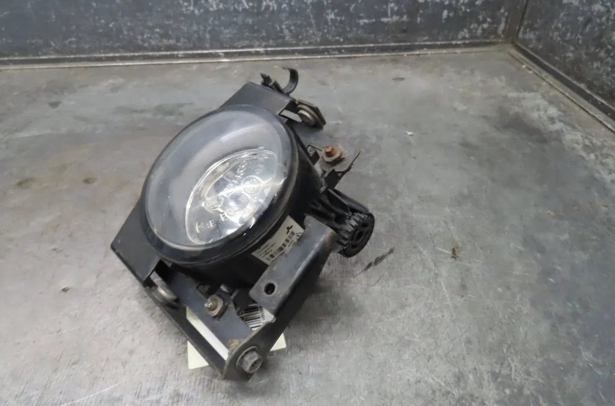 Phare antibrouillard avant gauche MITSUBISHI OUTLANDER 2007 occasion