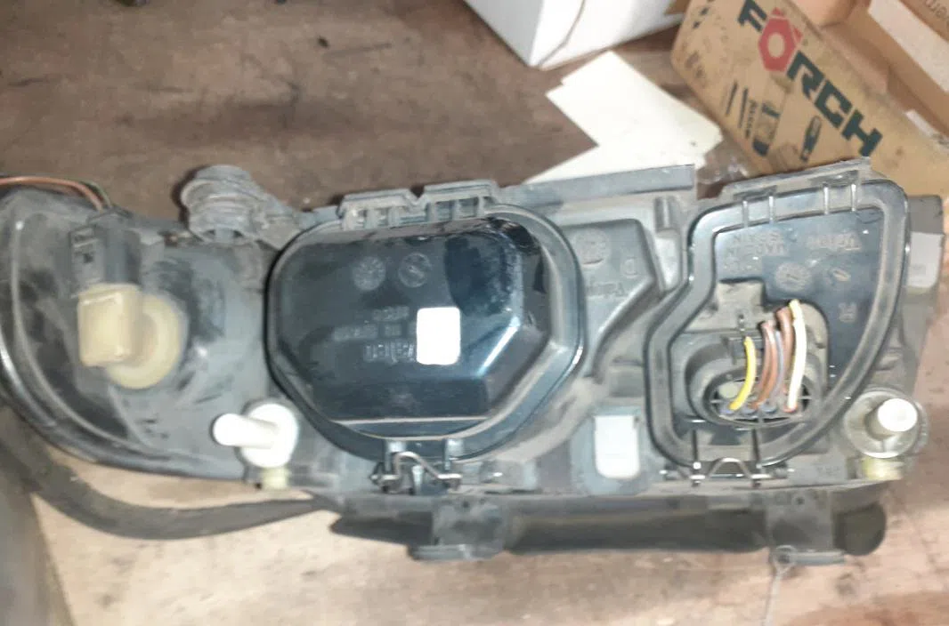 Phare droit Audi A4 B5 (8D2) 1.9 tdi (1995-2000) occasion