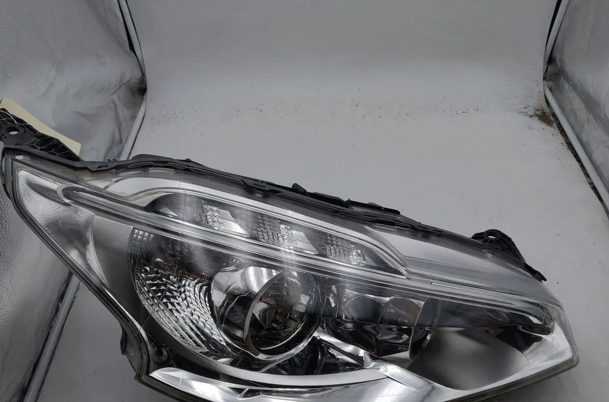 Phare droit PEUGEOT 208 I occasion