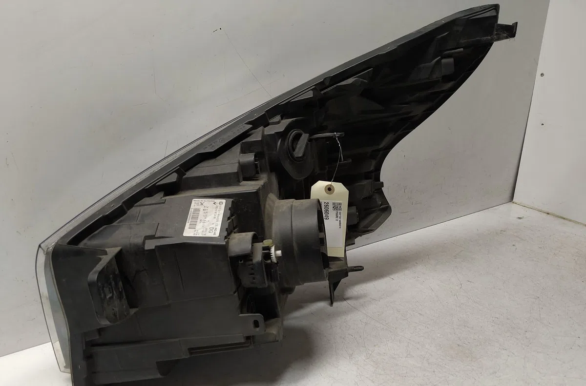 Phare droit RENAULT TRAFIC III occasion
