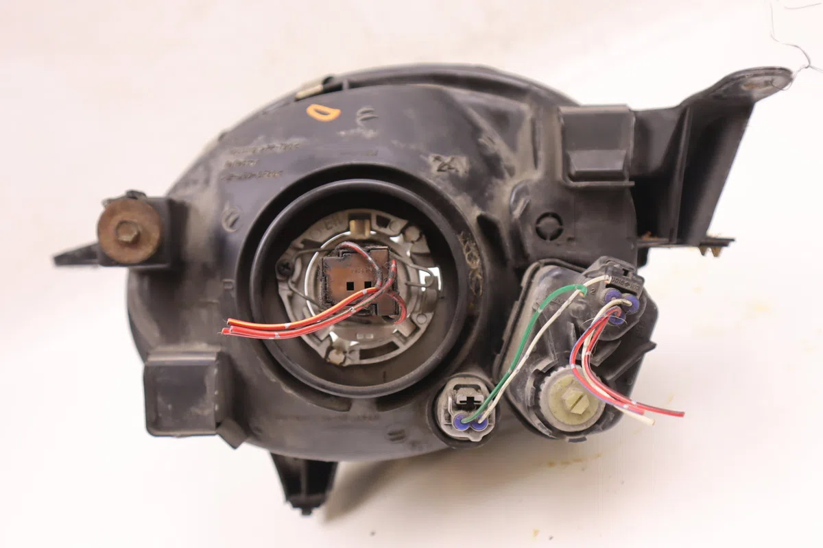 Phare droit Toyota COROLLA Compact (_E11_) 1.4 (ee111_) (1997-1999) occasion