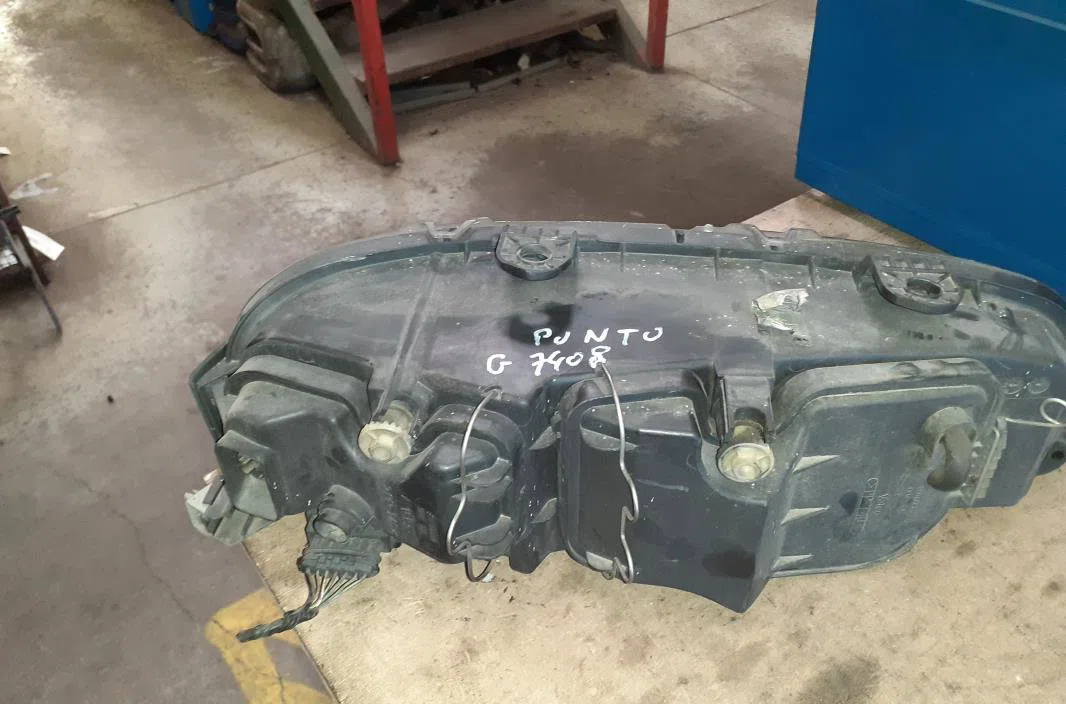 Phare gauche FIAT PUNTO 2 PHASE 1 occasion