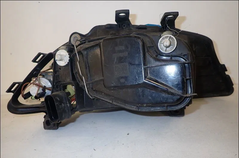 Phare gauche SEAT IBIZA III  1.4 16v 75ch occasion