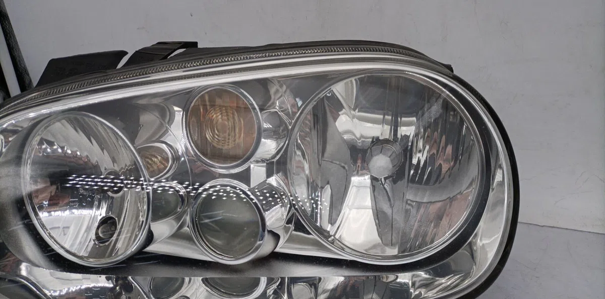 Phare gauche VOLKSWAGEN GOLF 4 occasion