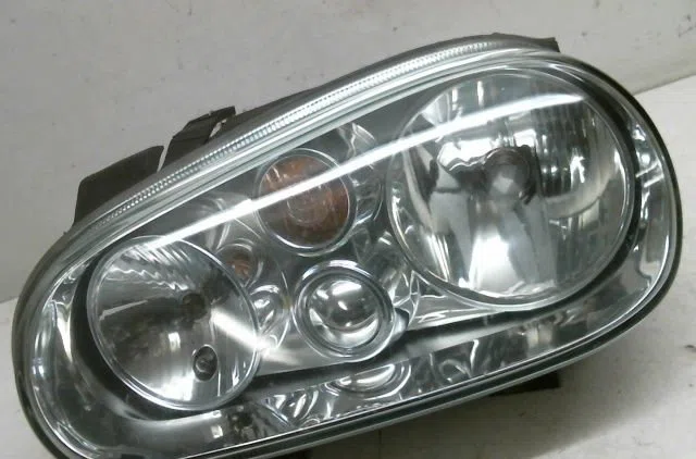 Phare gauche Volkswagen GOLF IV (1J1) 1.6 16v (2000-2005) occasion