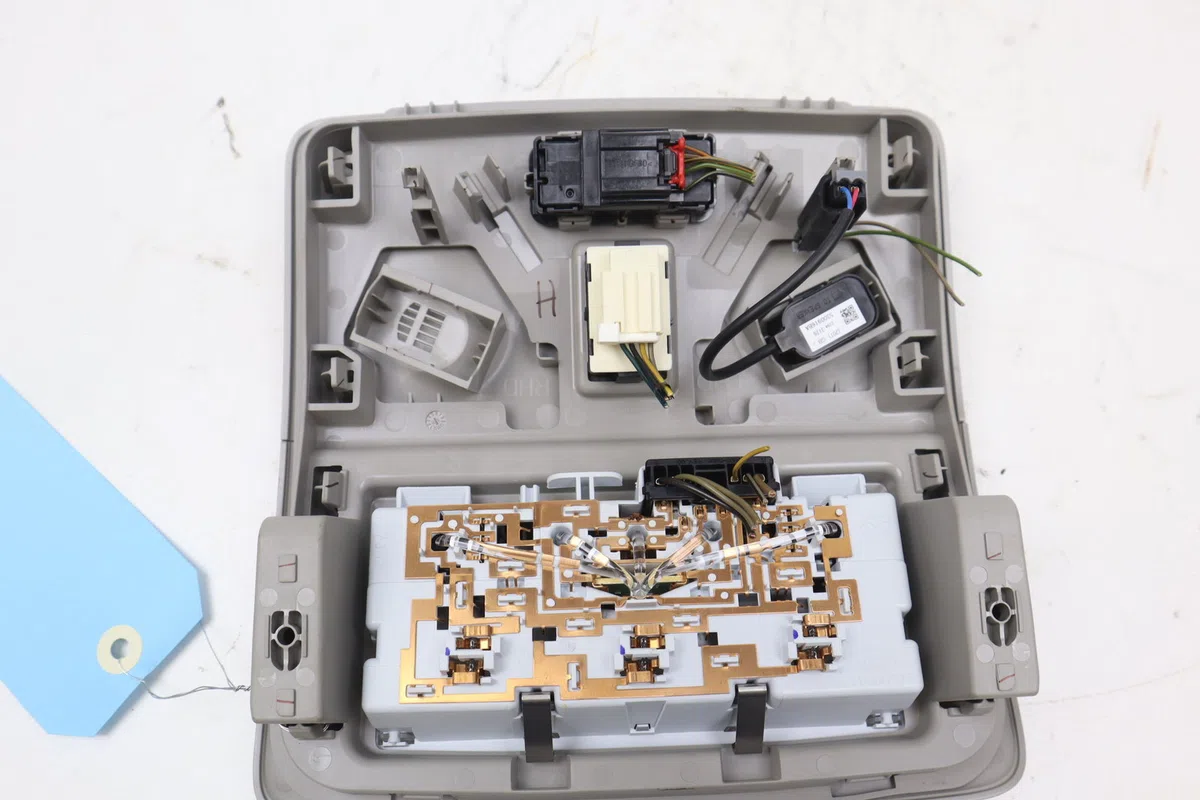 Plafonnier Opel MERIVA B Monospace (S10) 1.4 (75) (2010-2017) occasion