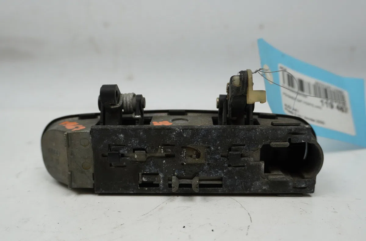 Poignee ext porte ard Audi A4 B5 (8D2) 1.9 tdi (1995-2000) occasion