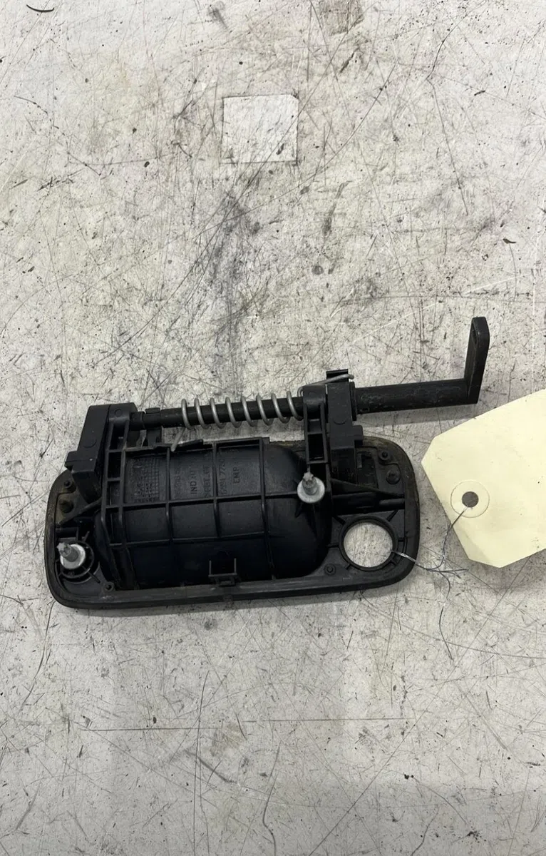 Poignee ext porte avd Peugeot 406 (8B) 1.8 16v (1995-2000) occasion