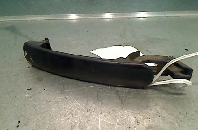 Poignee ext porte avd VOLKSWAGEN GOLF IV Phase 1 01-1998--05-2004 occasion
