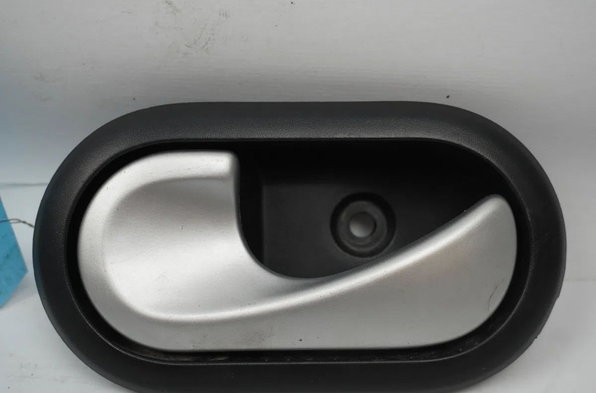 Poignee int porte arg Dacia SANDERO 1.4 mpi lpg (2009) occasion