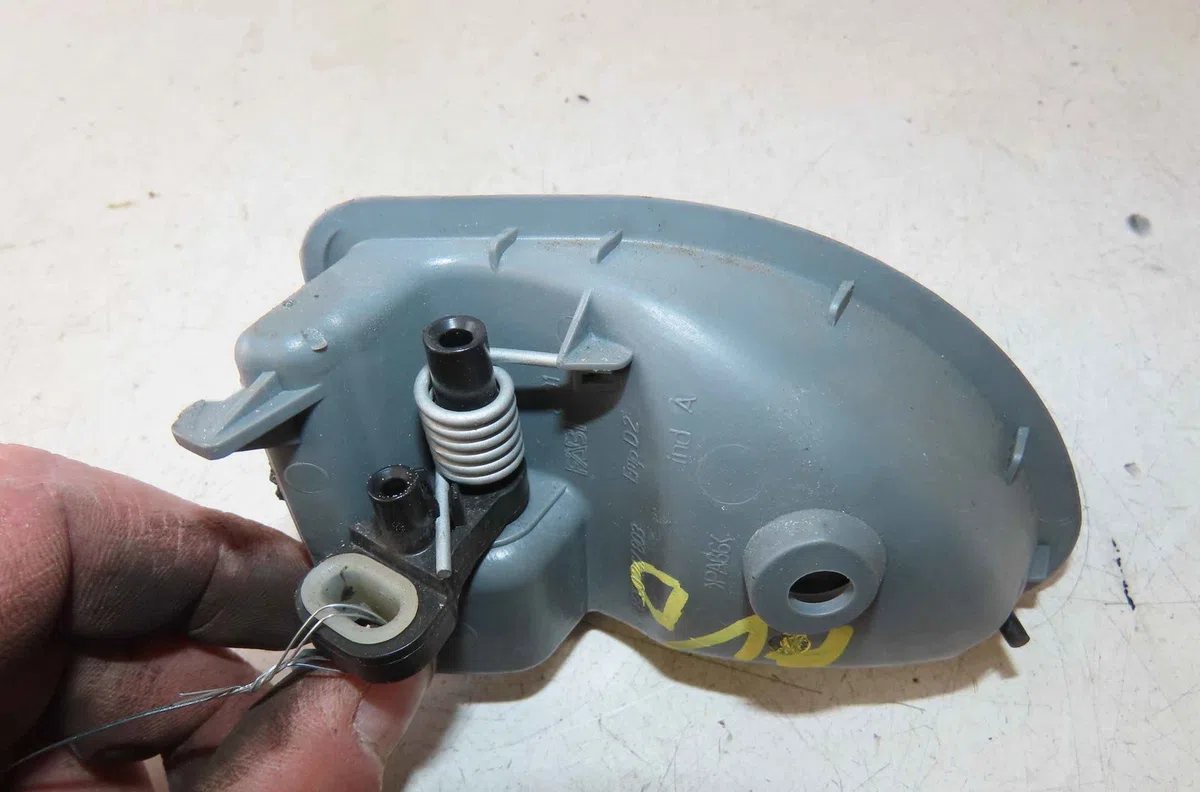 Poignee int porte avd RENAULT TWINGO I occasion