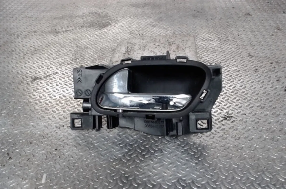 Poignee int porte avg CITROEN C3 2  C3 2 PHASE 1 occasion