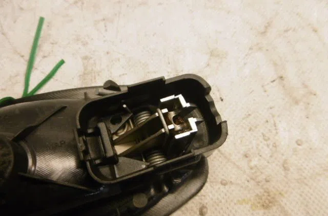 Poignee int porte avg RENAULT SCENIC III 2011 occasion
