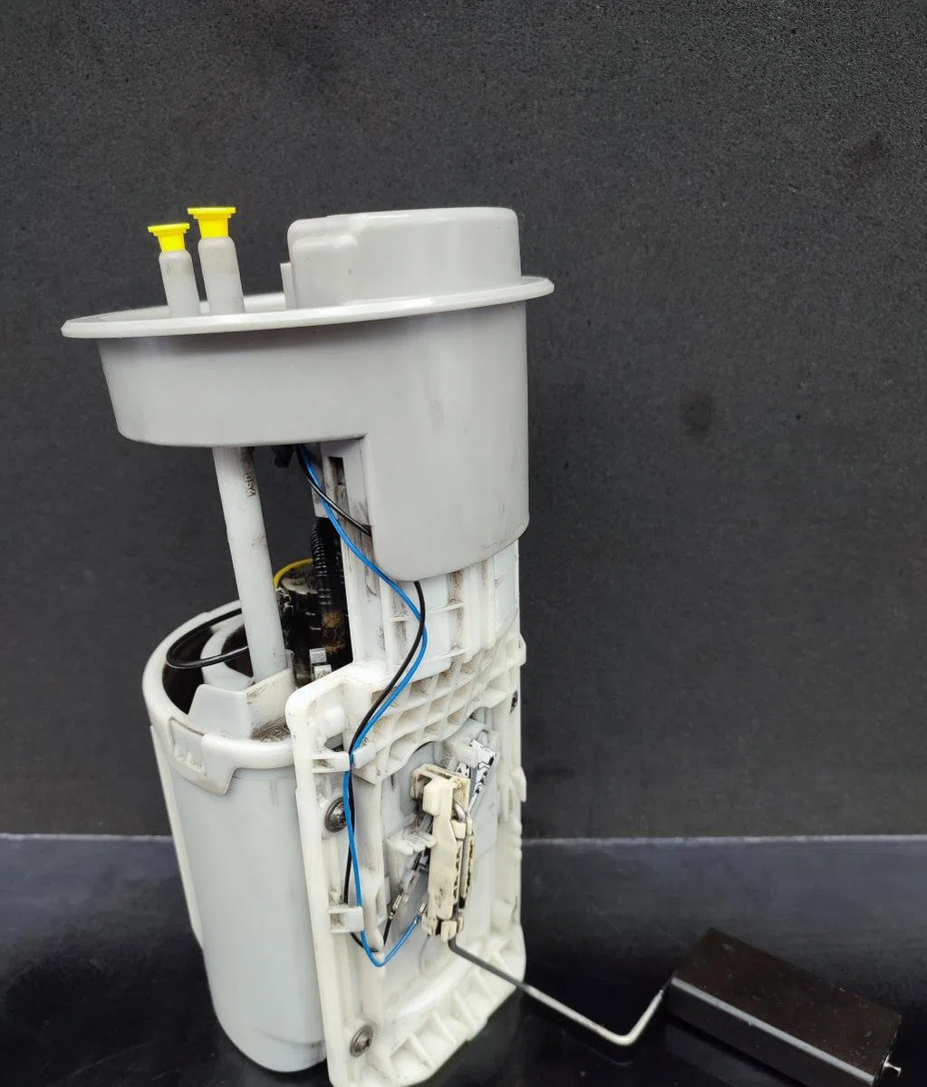 Pompe à carburant immergée VOLKSWAGEN GOLF 4 occasion