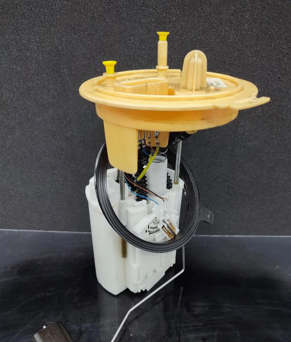 Pompe à carburant immergée VOLKSWAGEN PASSAT 5 occasion