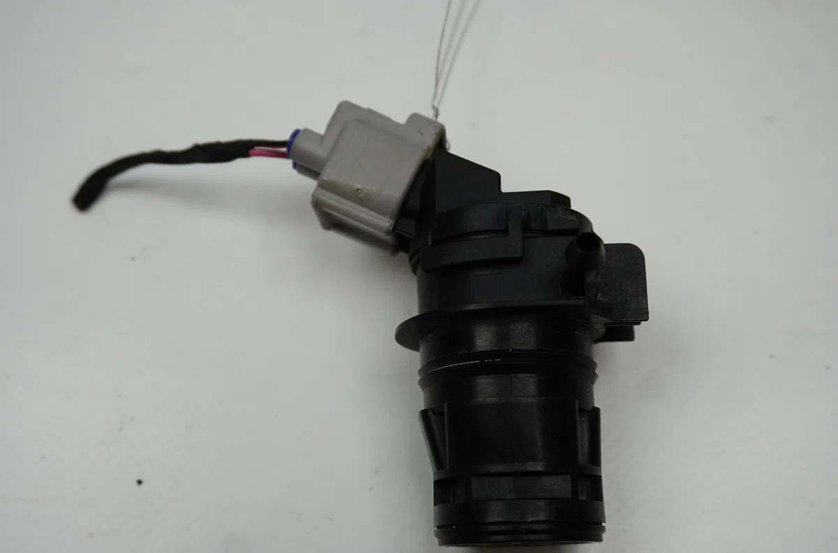 Pompe lave-glace ar Mazda 6 Hatchback (GG) 2.0 (gges) (2002-2007) occasion