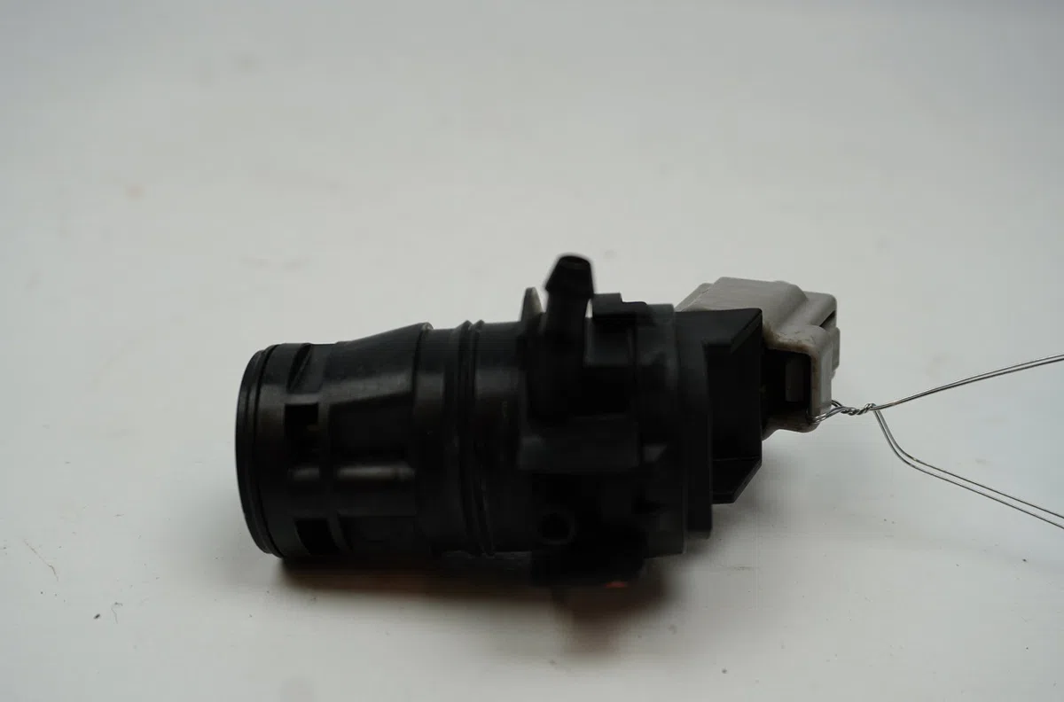 Pompe lave-glace ar Mazda 6 Hatchback (GG) 2.0 (gges) (2002-2007) occasion