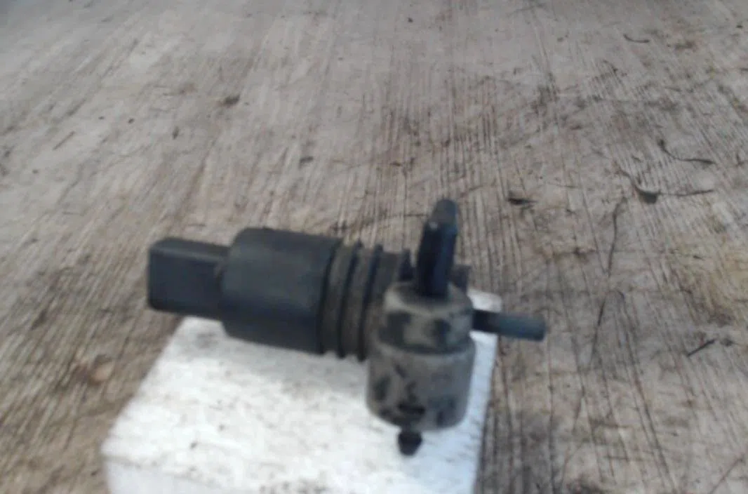 Pompe lave-glace avant AUDI A4 2  A4 2 AVANT PHASE 1 BREAK occasion