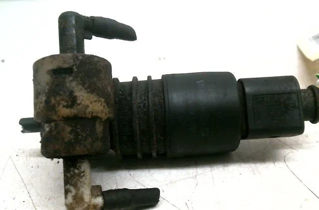 Pompe lave-glace avant VOLKSWAGEN TOUAREG occasion