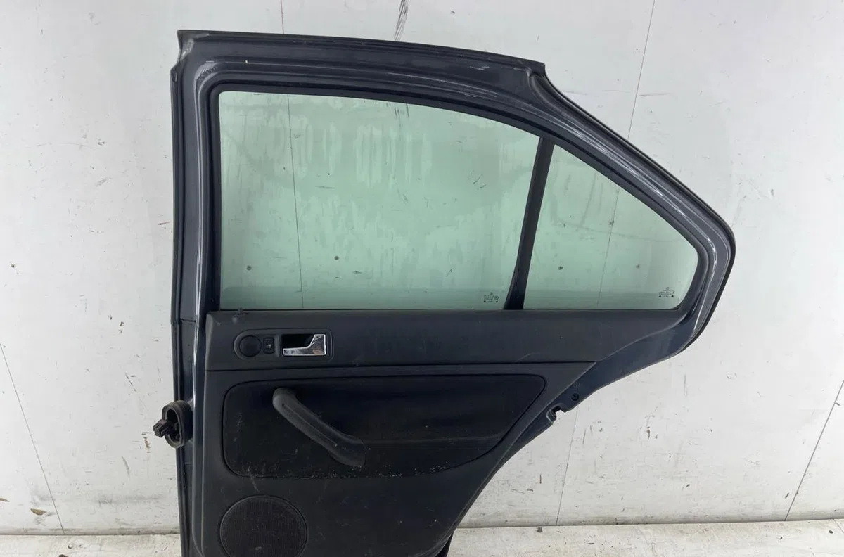 Porte arrière droite VOLKSWAGEN BORA occasion