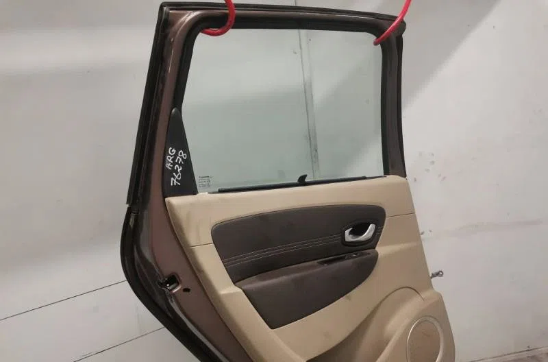 Porte arrière gauche RENAULT SCENIC 3 PHASE 2 occasion