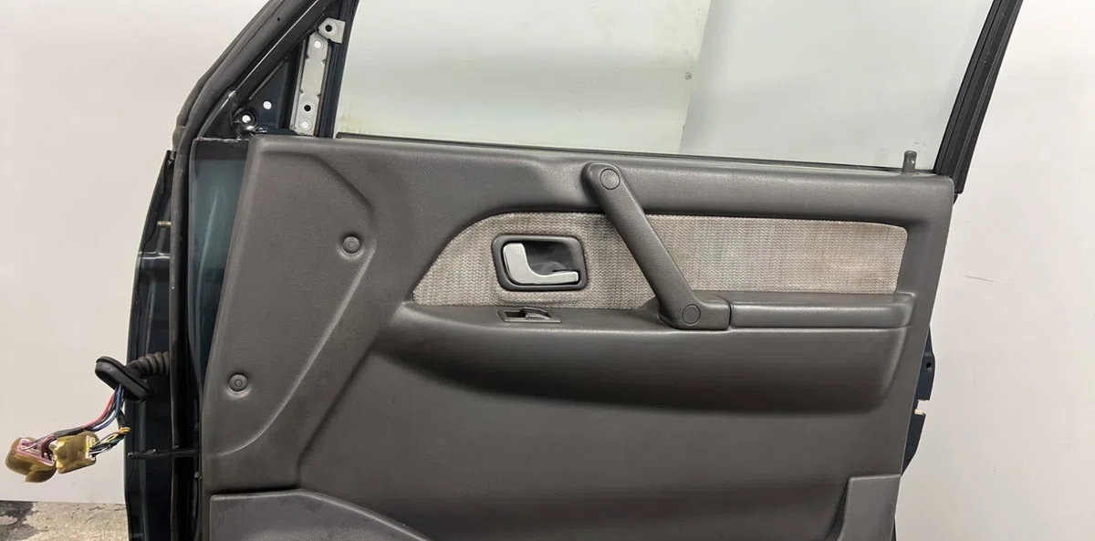 Porte avant droite MITSUBISHI PAJERO 2 PHASE 1 occasion