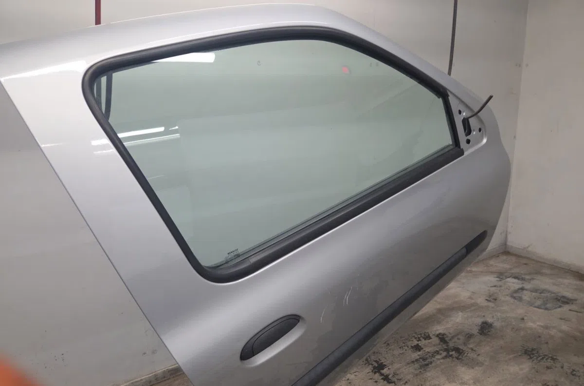 Porte avant droite RENAULT CLIO 2 CAMPUS PHASE 2 occasion