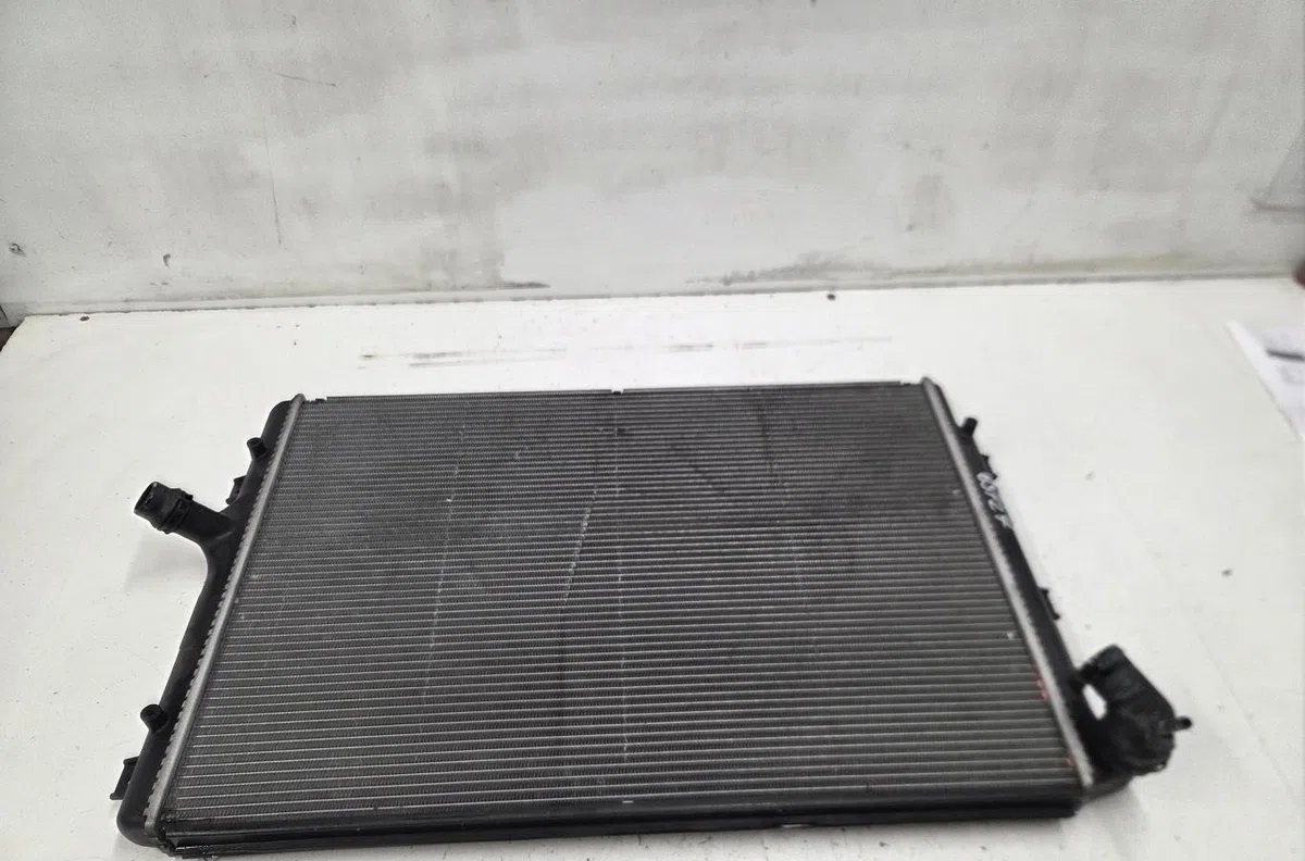 Radiateur VOLKSWAGEN GOLF 6 BREAK occasion