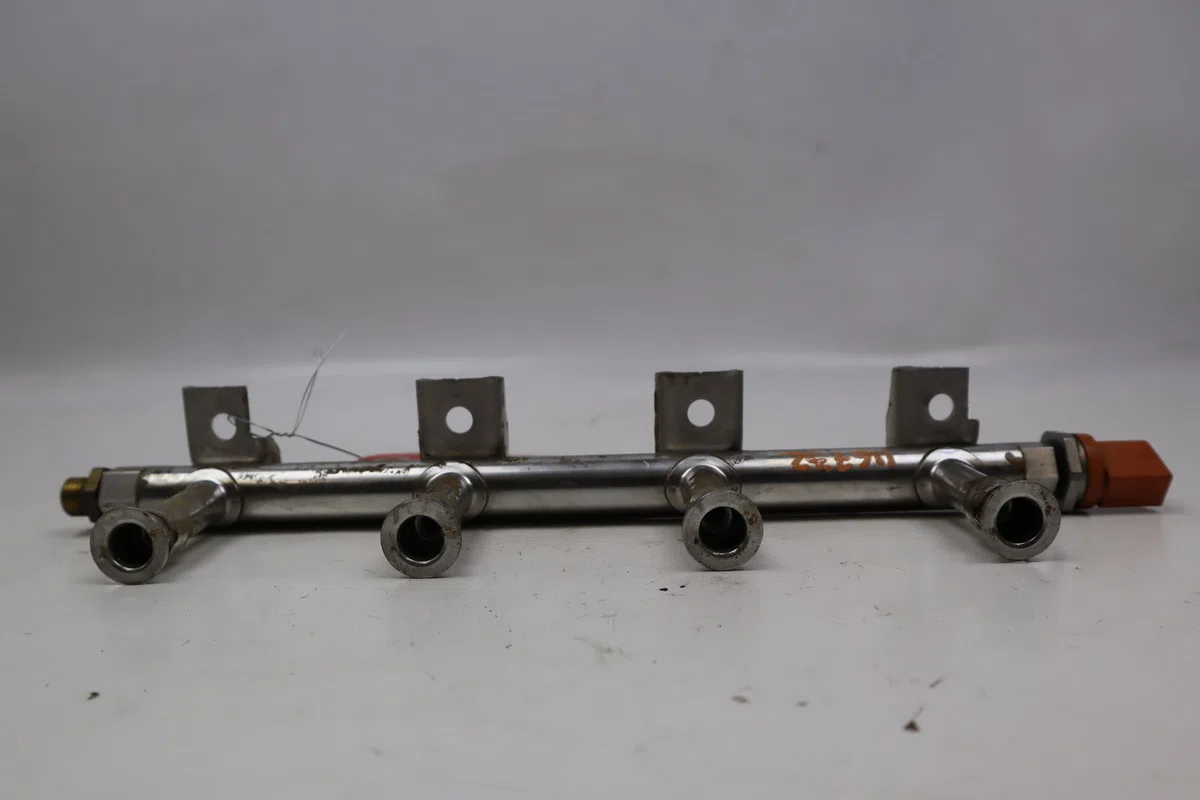 Rampe injection Volkswagen BEETLE (5C1, 5C2) 1.2 tsi (2011-2019) occasion