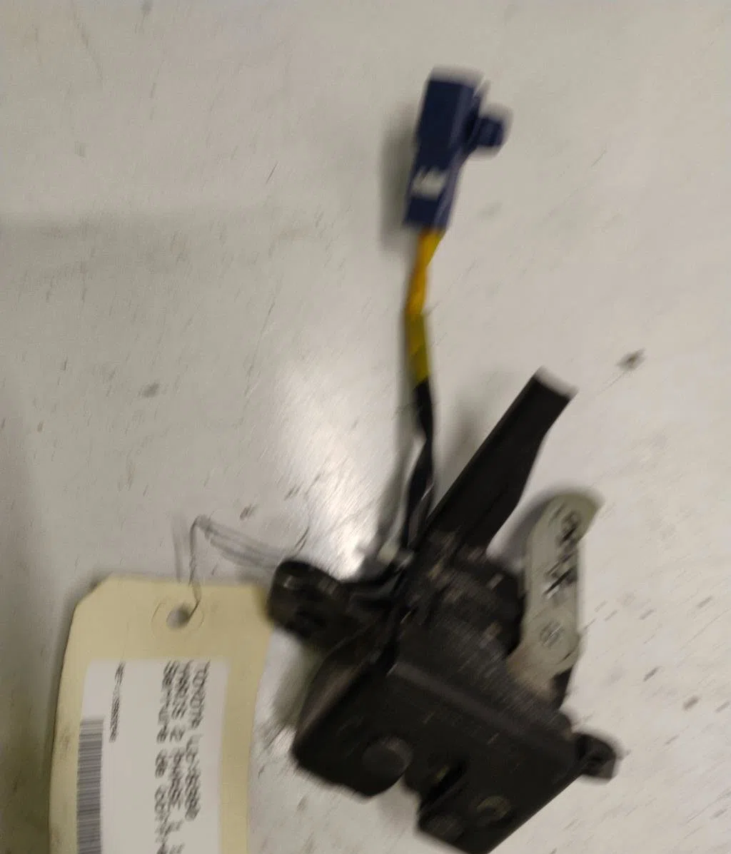 Serrure hayon TOYOTA YARIS 2 PHASE 1 occasion